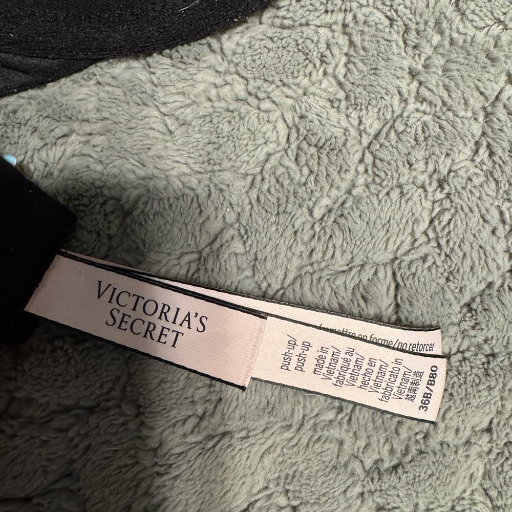 Victoria Secret Push Up 36B - Picture 3 of 3